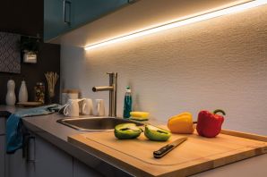 Подсветка на кухне под шкафами светодиодами