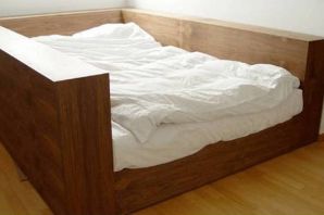 Двуспальная кровать с бортиками