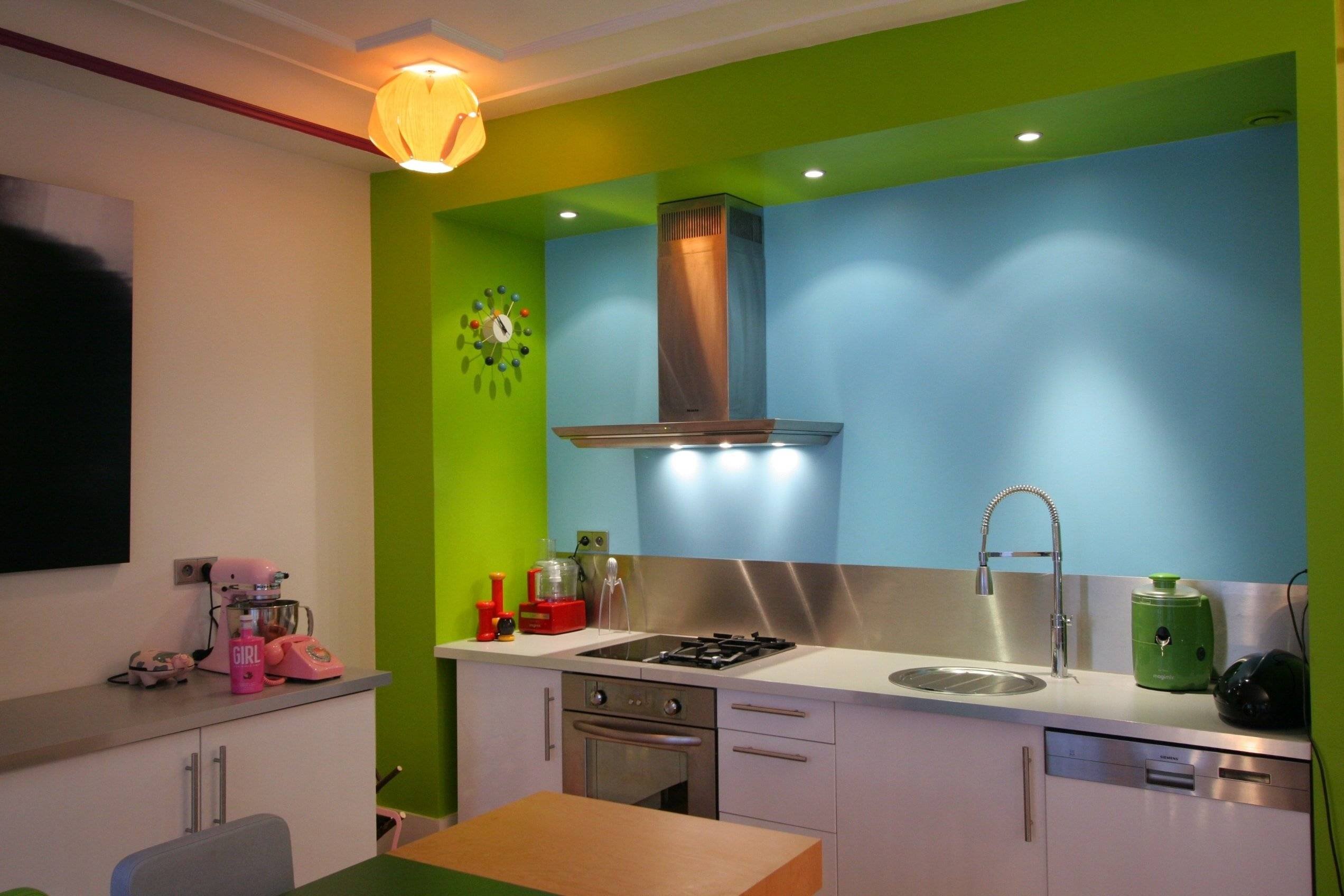 Дизайн покраски кухни. Окрашивание стен на кухне. Крашеные стены на кухне. Варианты покраски кухни. Покрасить стены на кухне.