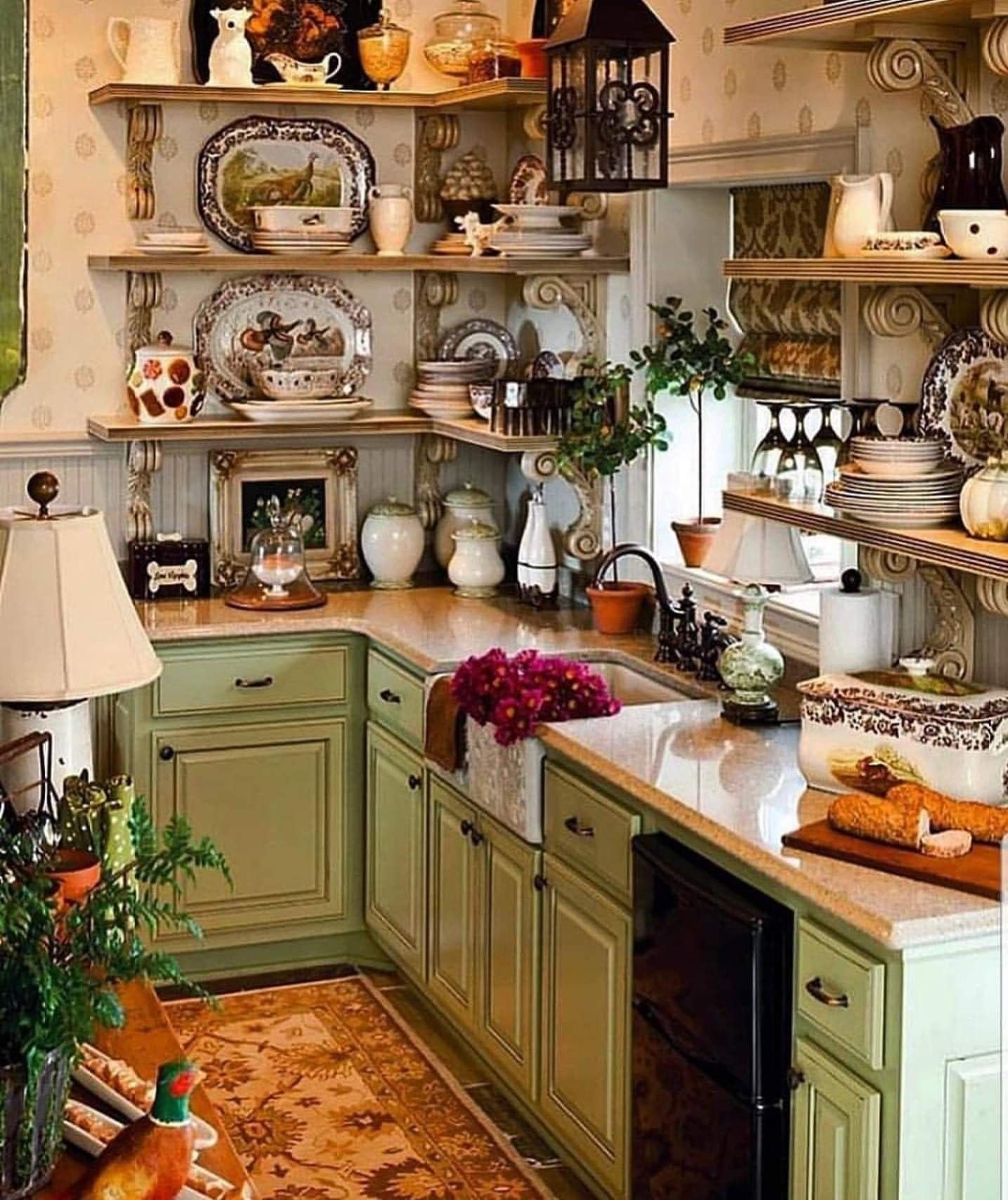 Кухня в деревенском стиле - фото удачных интерьеров