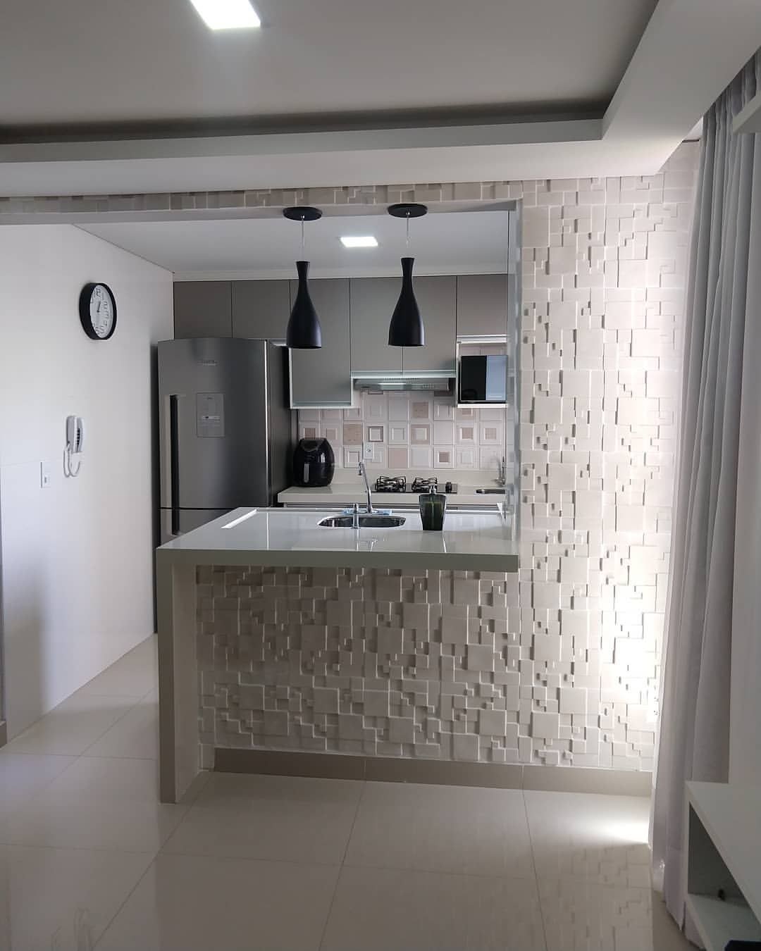 Дизайн стены между кухней и залом