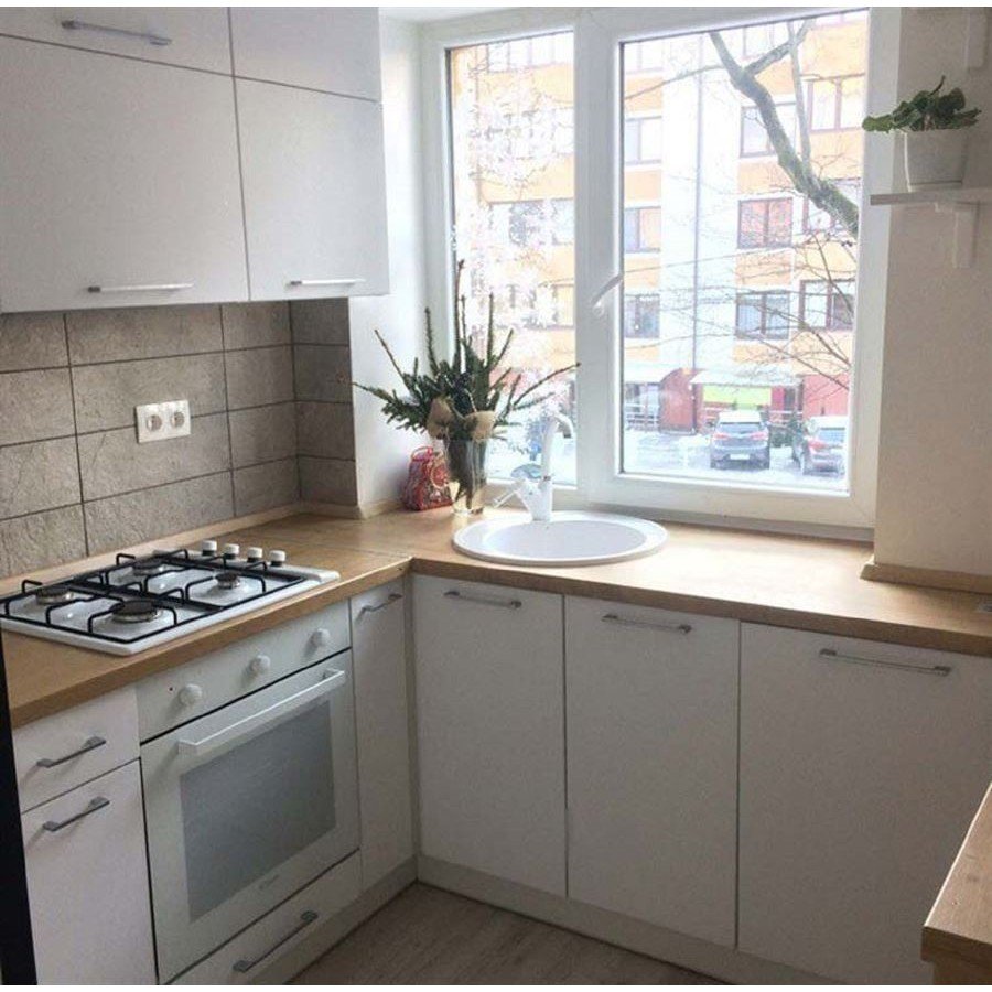 Широкий подоконник на кухне