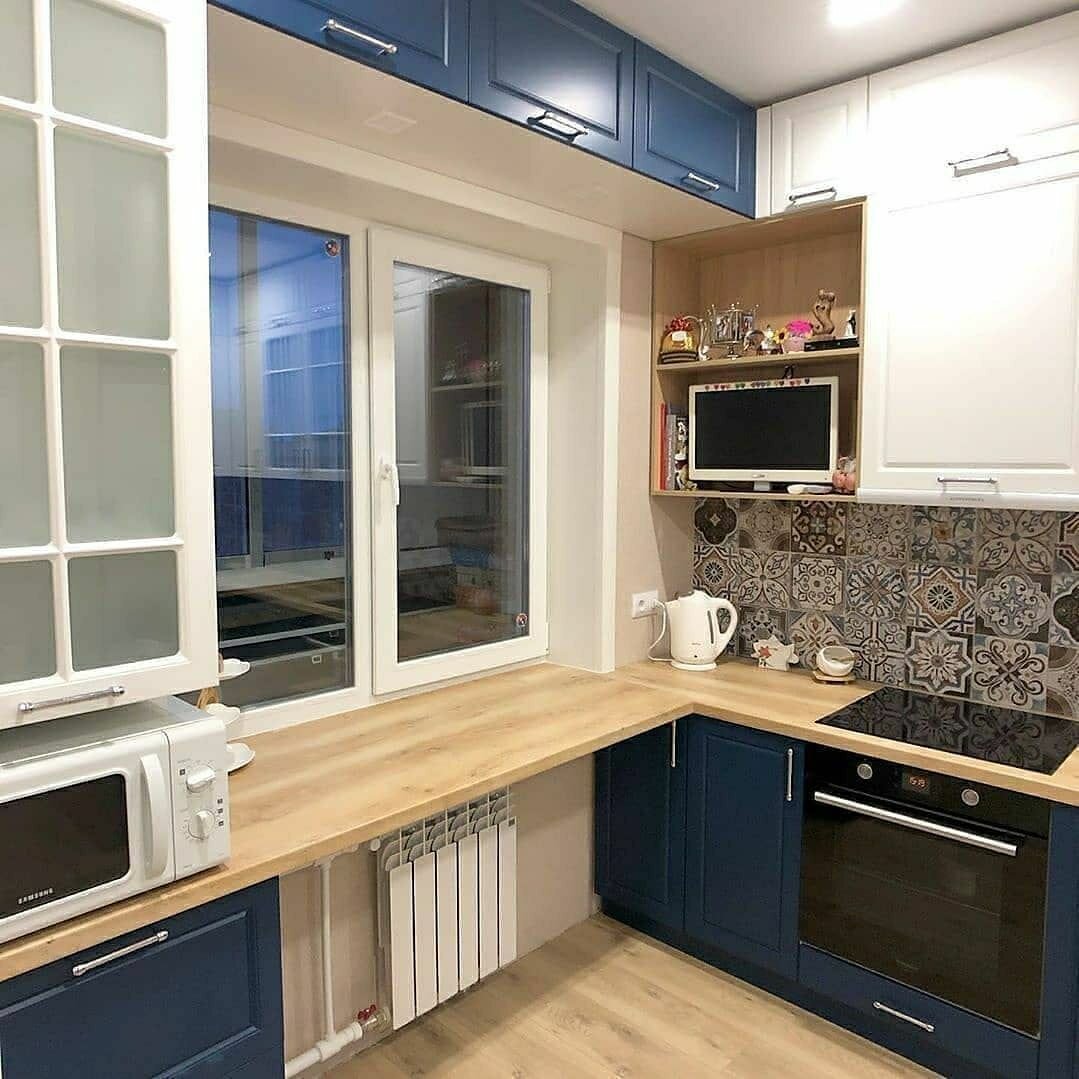 Стол-подоконник на кухне