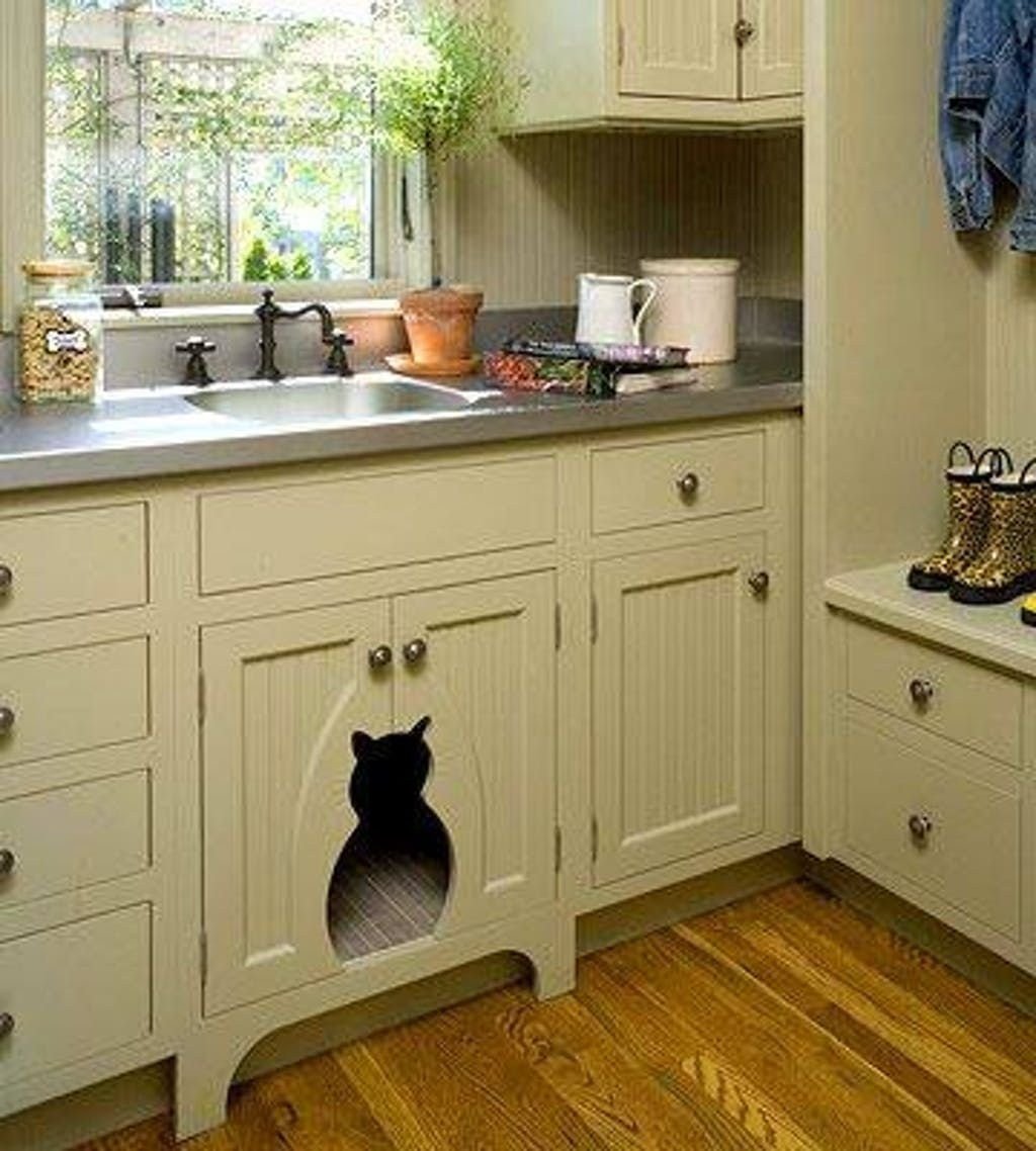 Место для кошачьих мисок на кухне