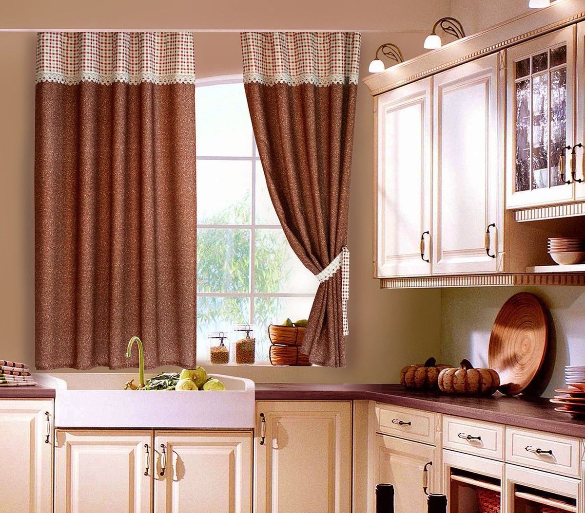 оформление окна на кухне в классическом стиле