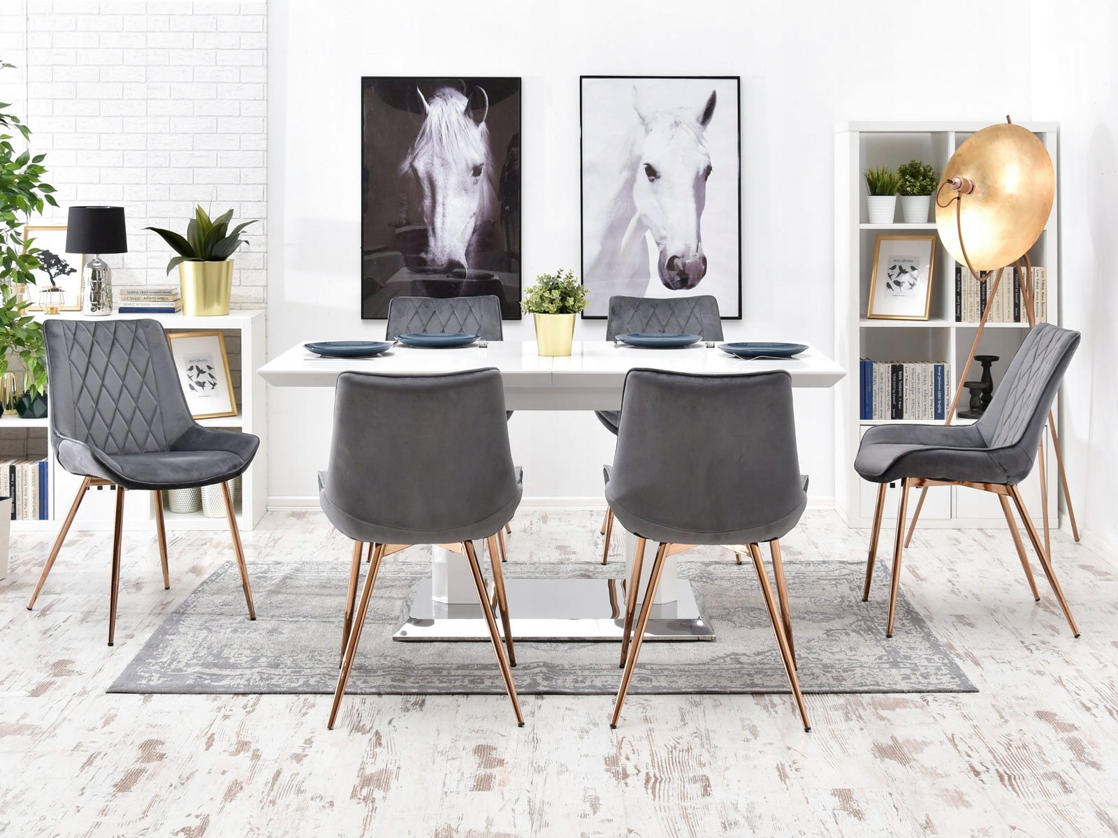 Стулья обеденные велюр. Скандинавские стулья для кухни Norden Mid Century Design Dining Chairs. Модные стулья для кухни. Велюровые стулья в интерьере. Серве стулья в интерьере.
