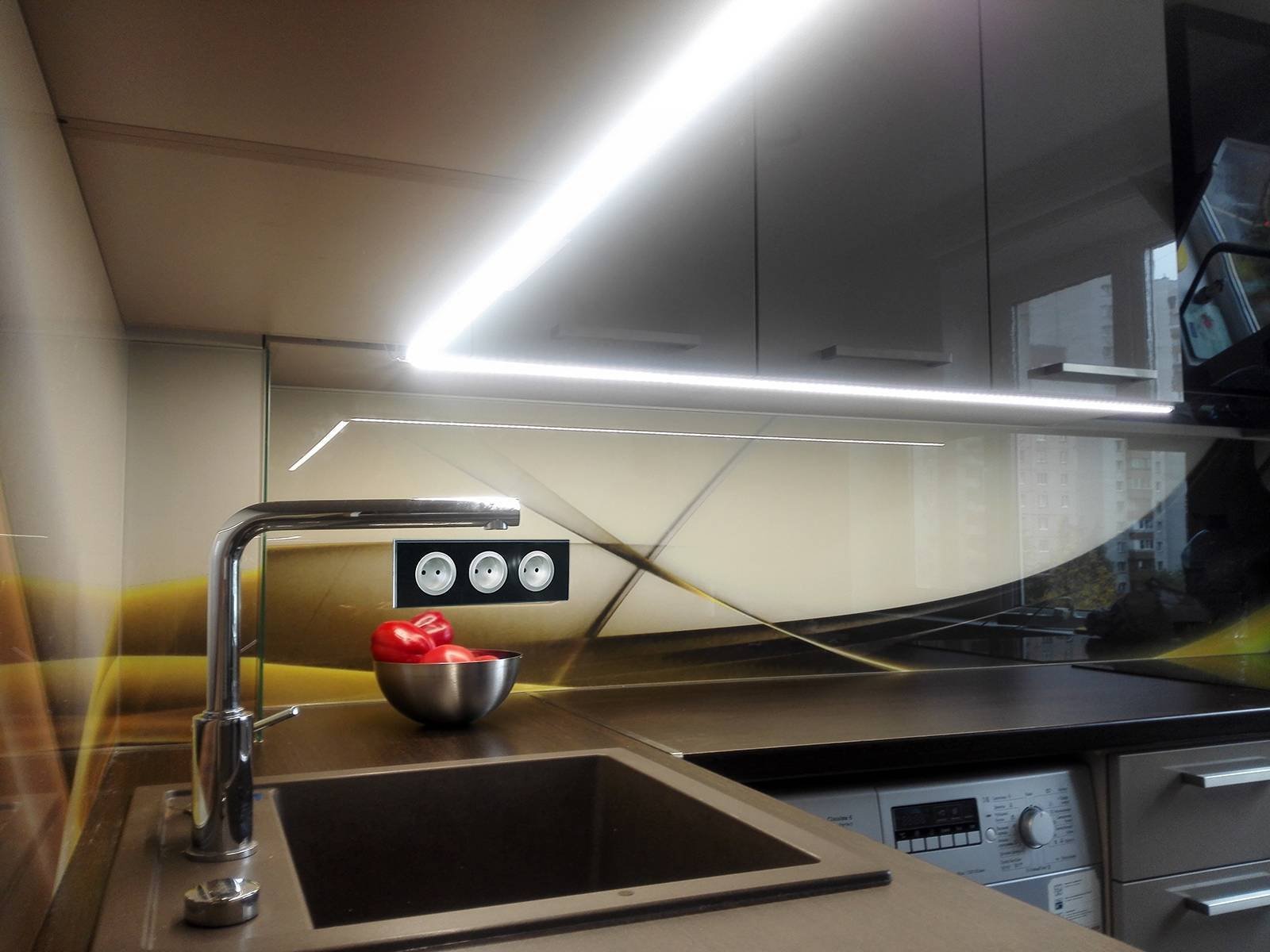 врезной профиль для светодиодной ленты на кухне в шкафах