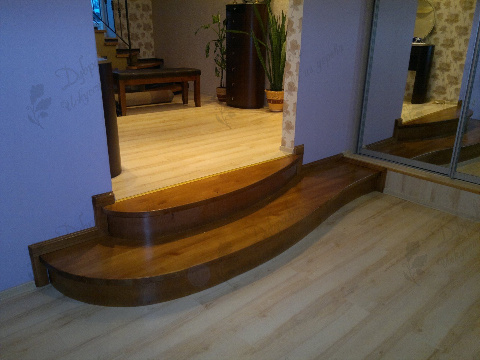 Полукруглая деревянная лестница (73 фото)
