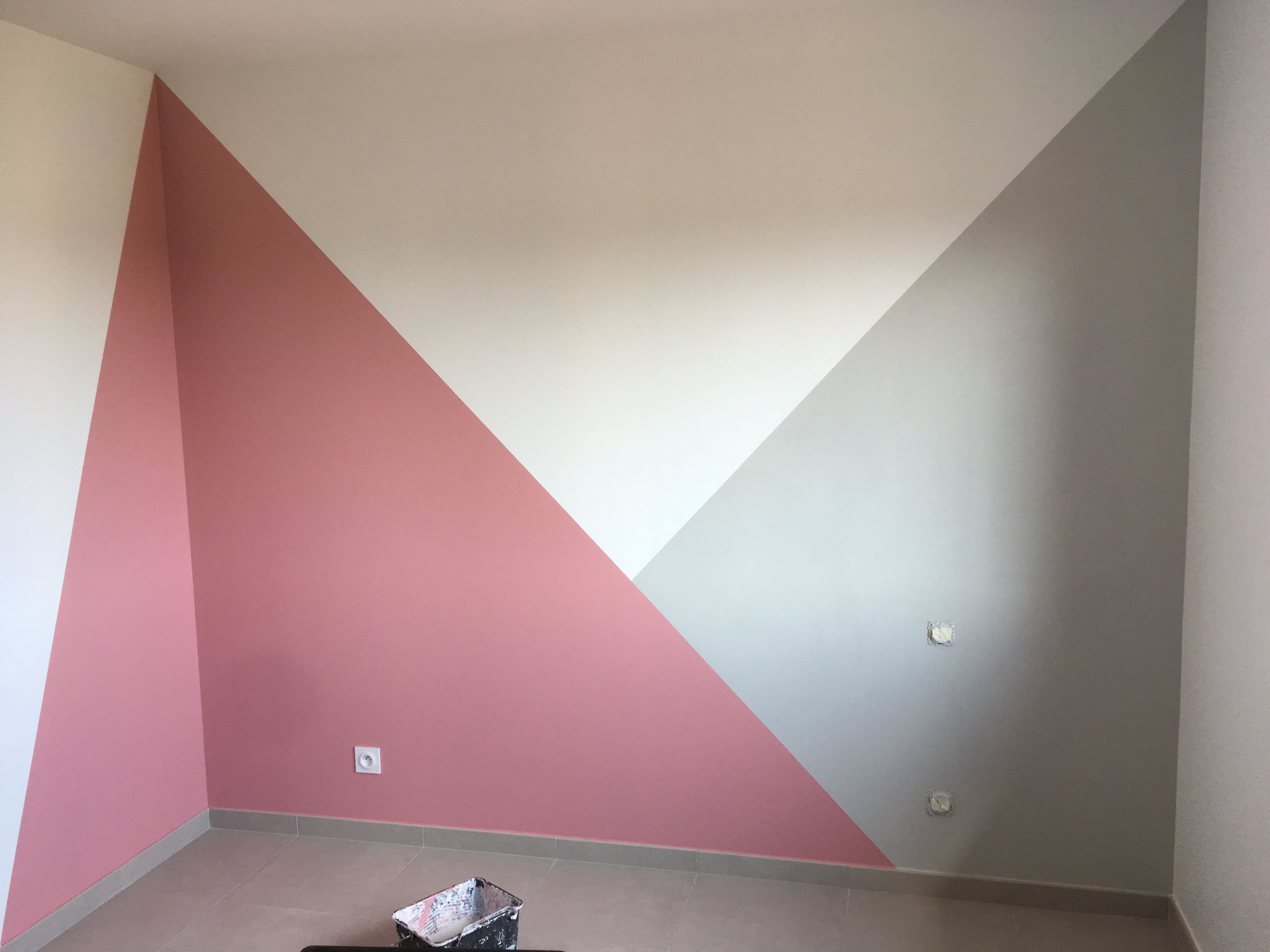 Покраска стен в бирюзовый цвет