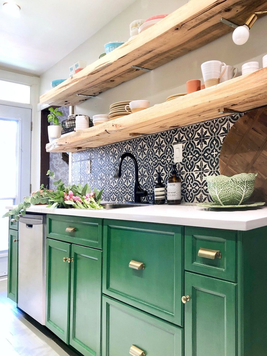 Кухня зеленая с деревом интерьер кухни