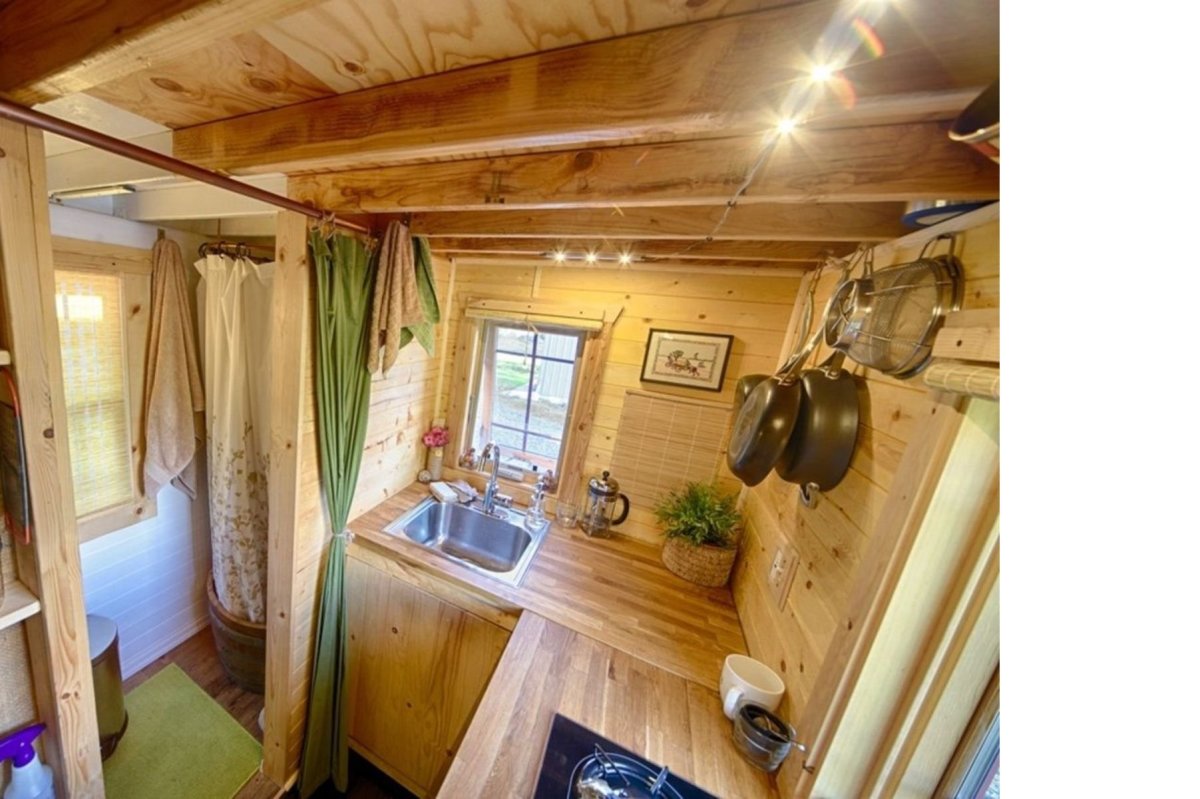 Вагончик для дачи внутри