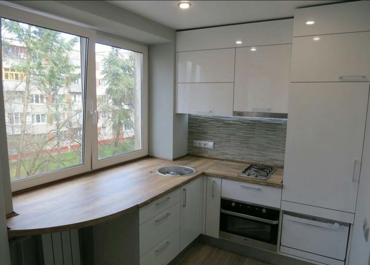 Кухня 5 кв метров хрущевка раковина у окна