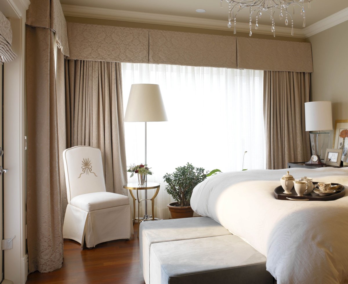 Шторы для комнаты в бежевых тонах