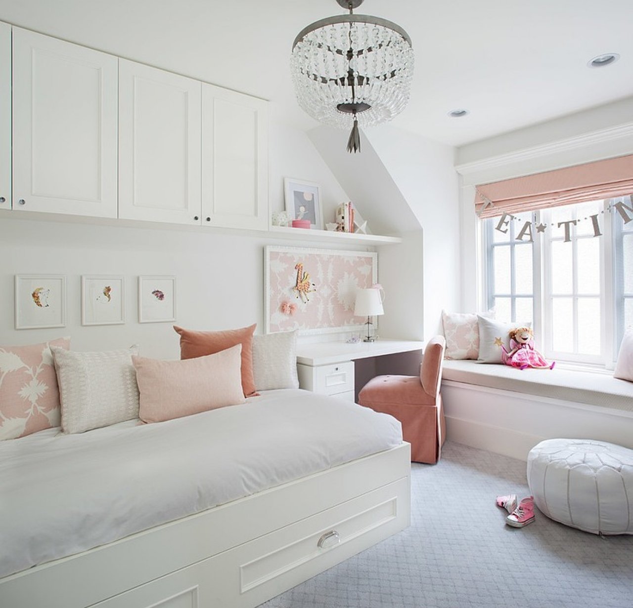 белая комната для девочки 12 лет в современном стиле
