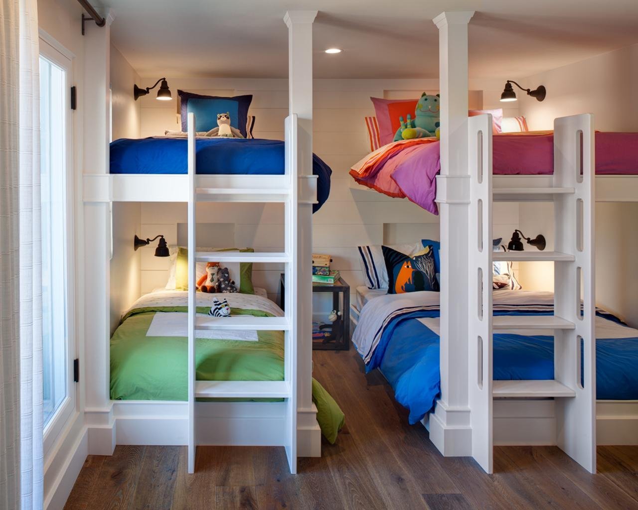 двухъярусная кровать для мальчика и девочки разного возраста