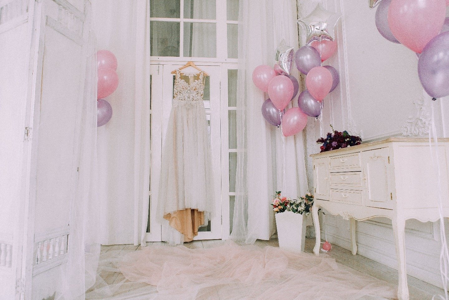 Украшение комнаты невесты шарами