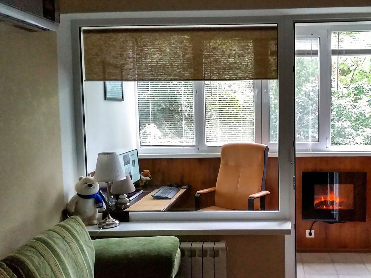 Убрать окно между комнатой и балконом