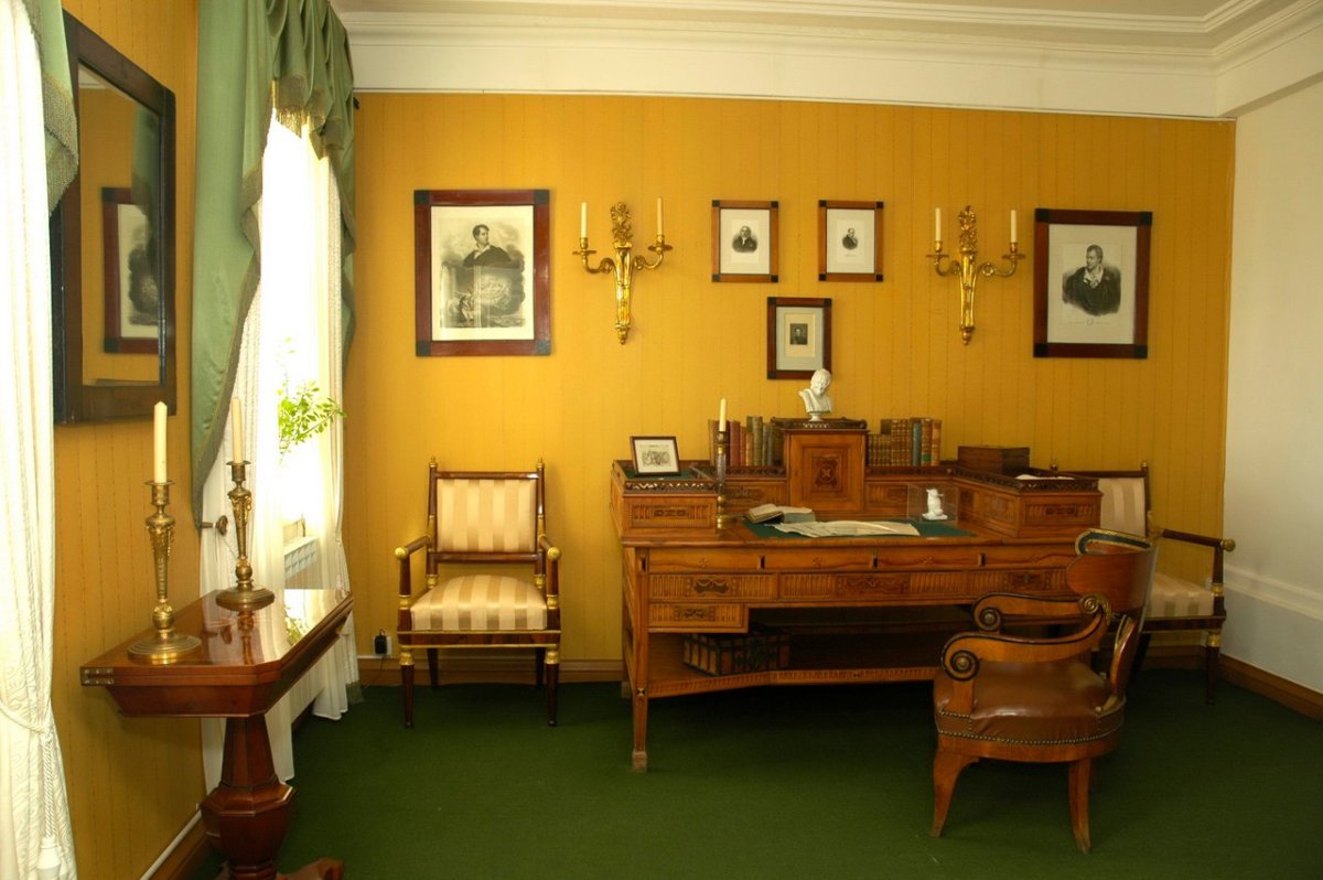 Комната лермонтова