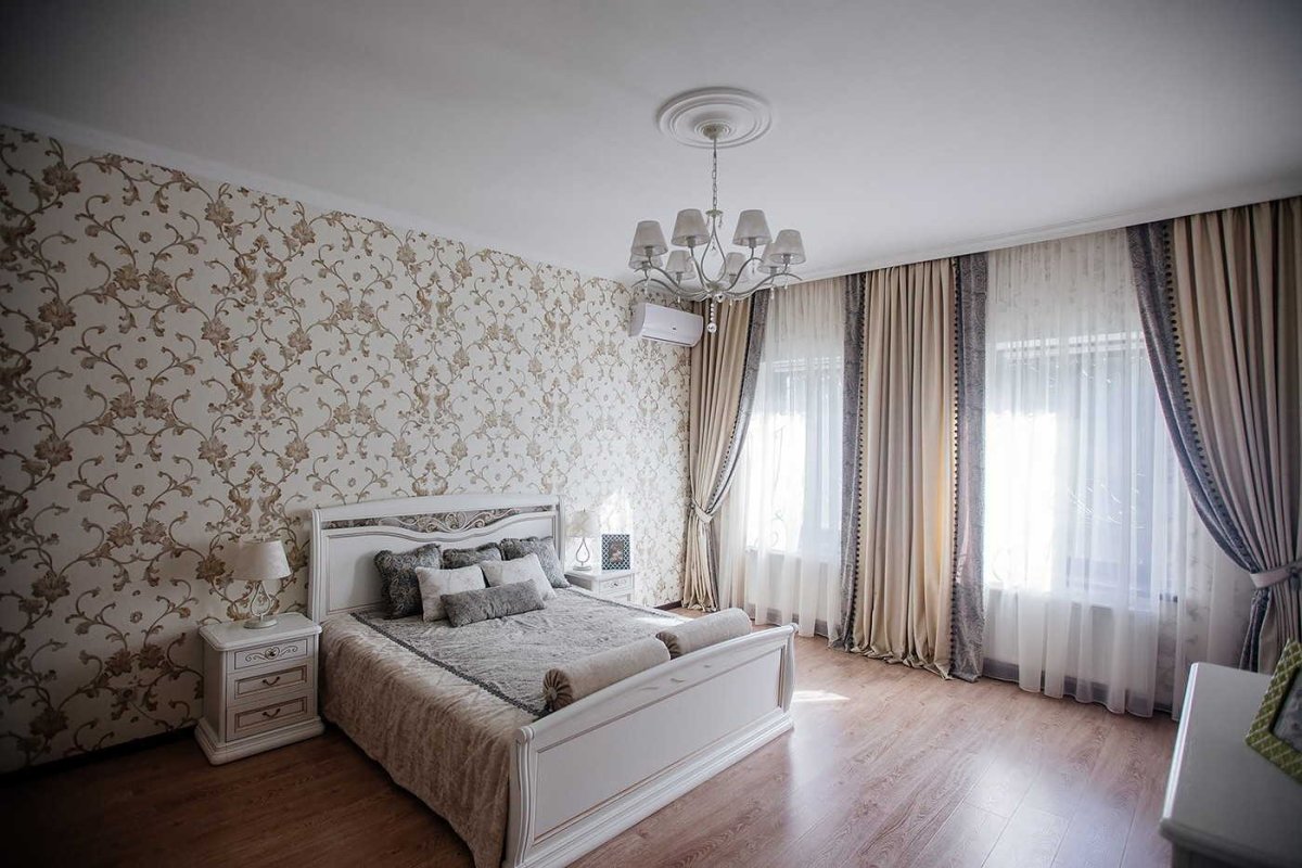 Обои для маленькой комнаты с низким потолком