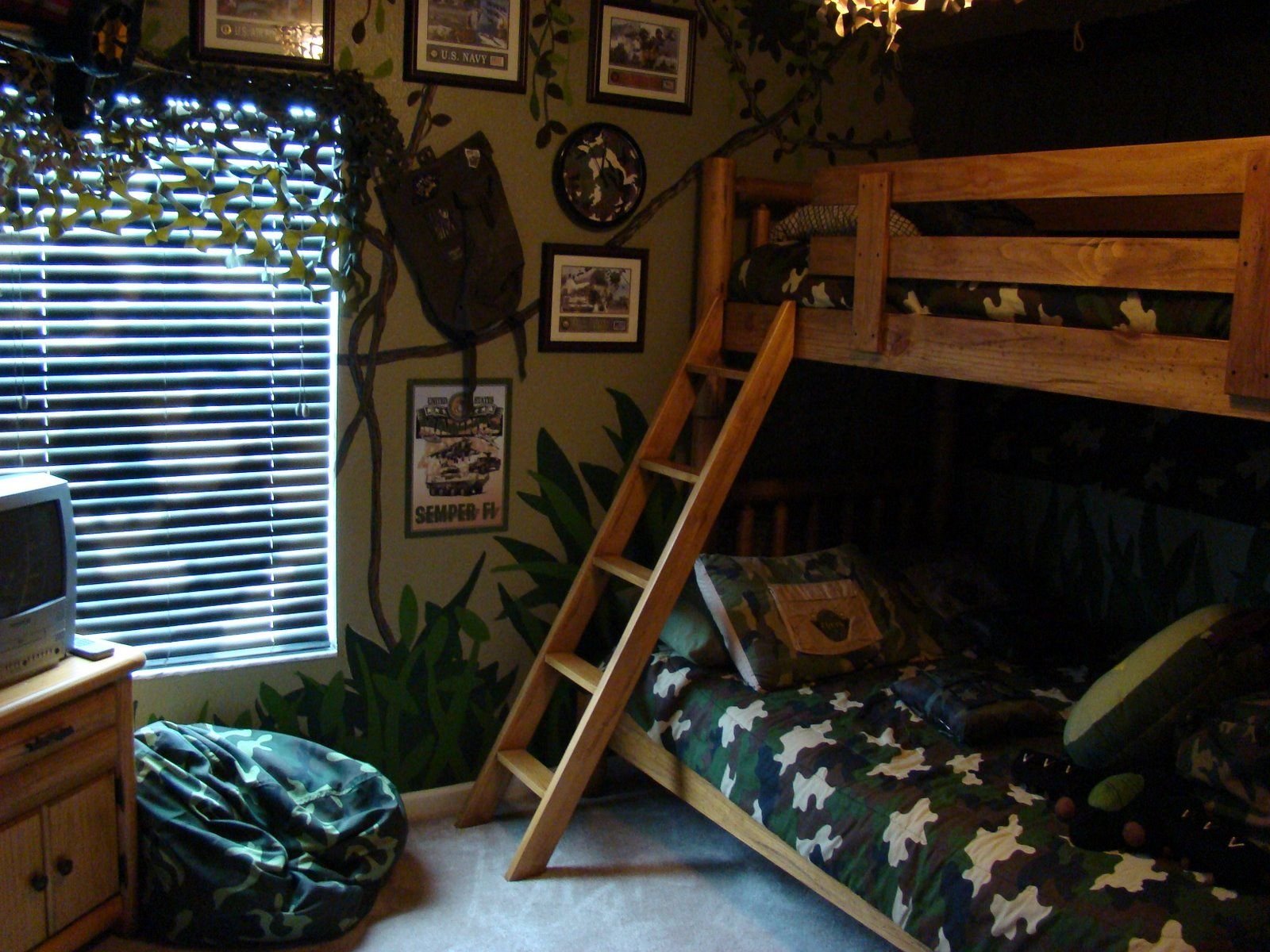 Комната в военном стиле для мальчика
