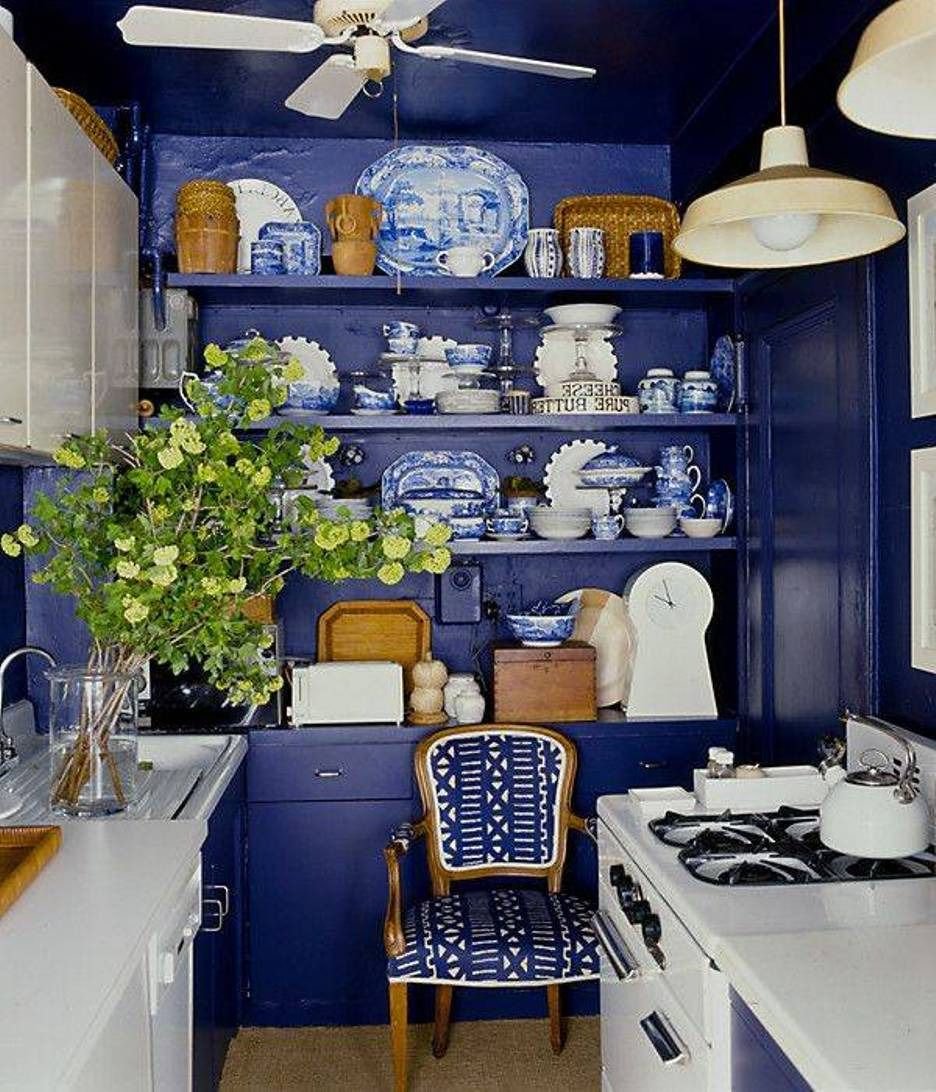 Кухня в синем цвете декор