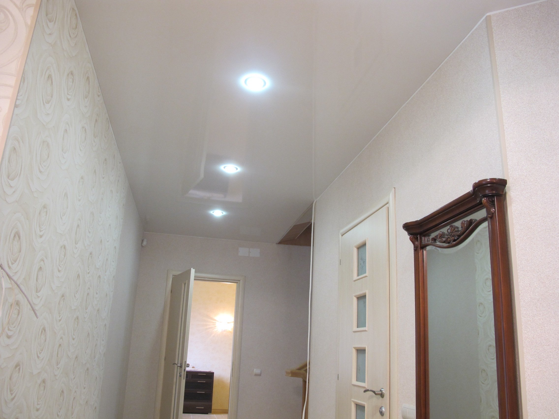 расположение светильников на потолке в коридоре