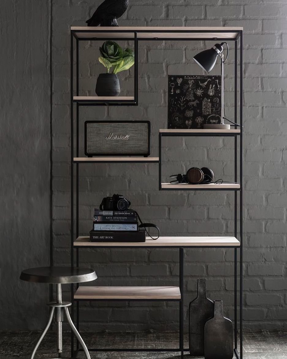 Стеллаж лофт черный интерьер