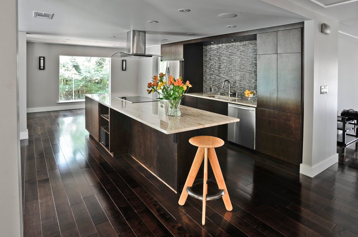 Дизайн кухни с ламинатом и плиткой на полу