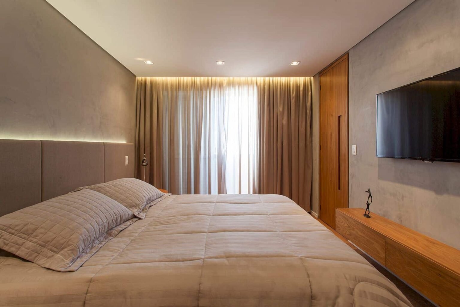 Дизайн спальни с детской кроваткой 12 кв.м в современном стиле фото