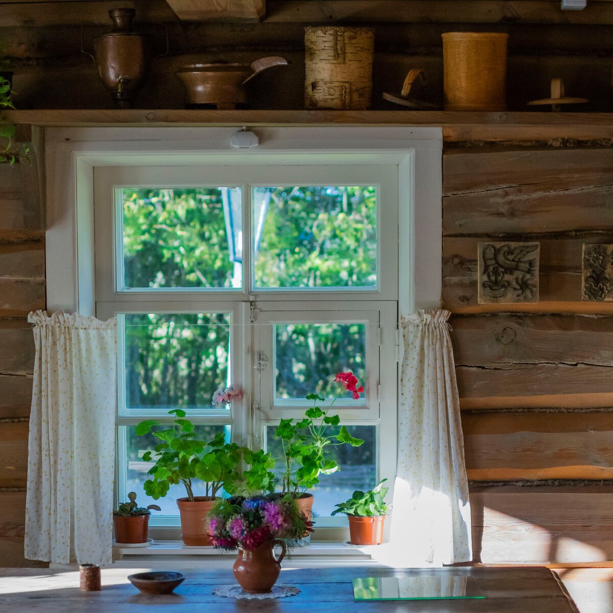 Окно деревенского дома - 75 фото