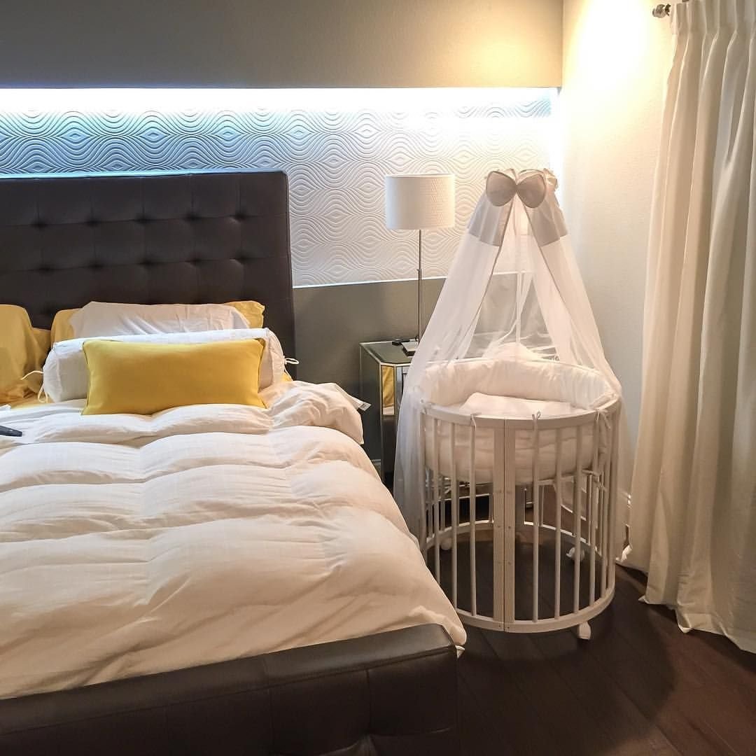 спальня родителей с детской кроваткой фото интерьера