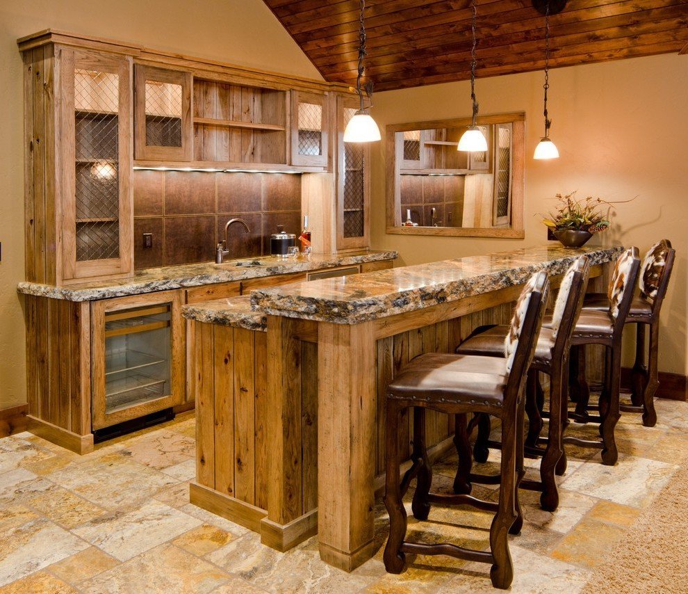 Барная стойка в деревянном доме