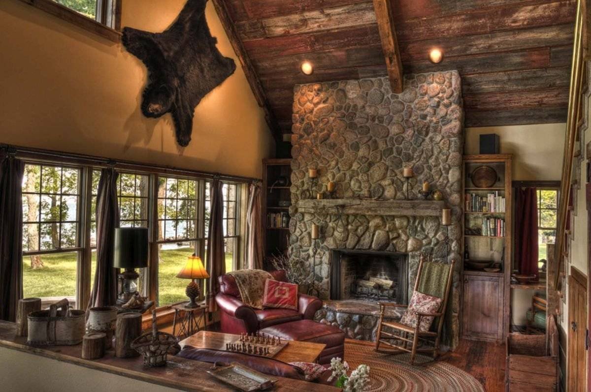 Деревянный дом в старинном стиле