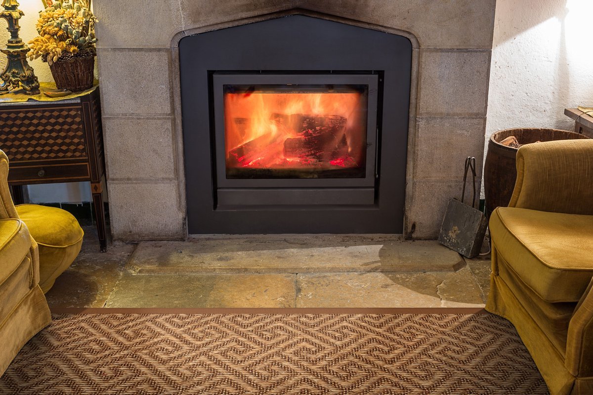 Ковер у камина
