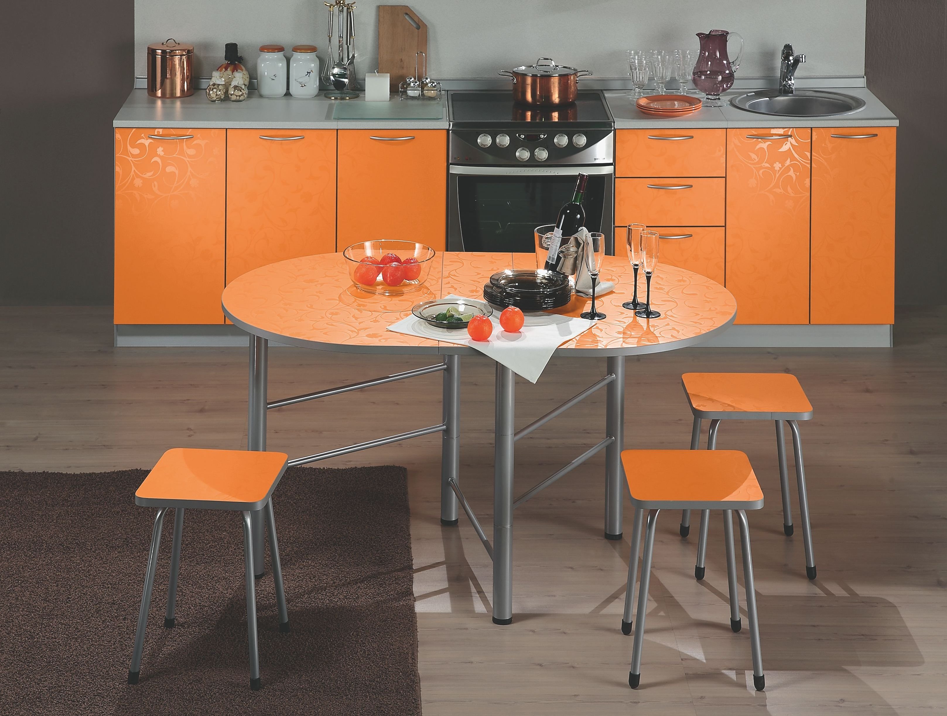 Стол оранжевый кухонный