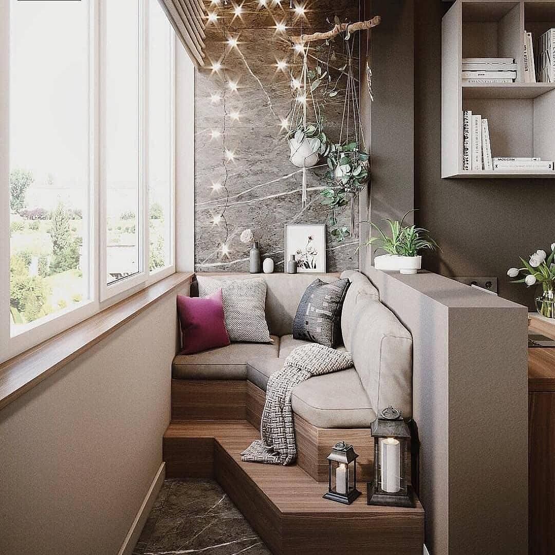 Красивый застекленный балкон