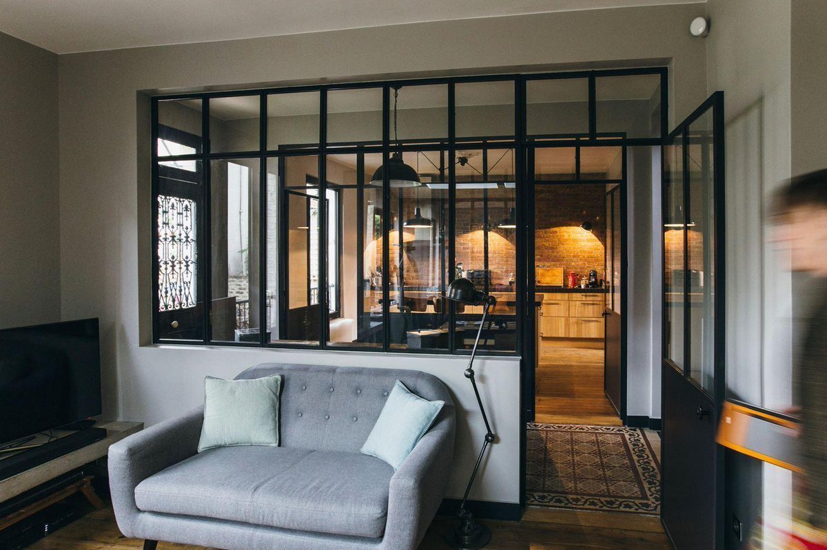 Перегородка между спальней и гостиной