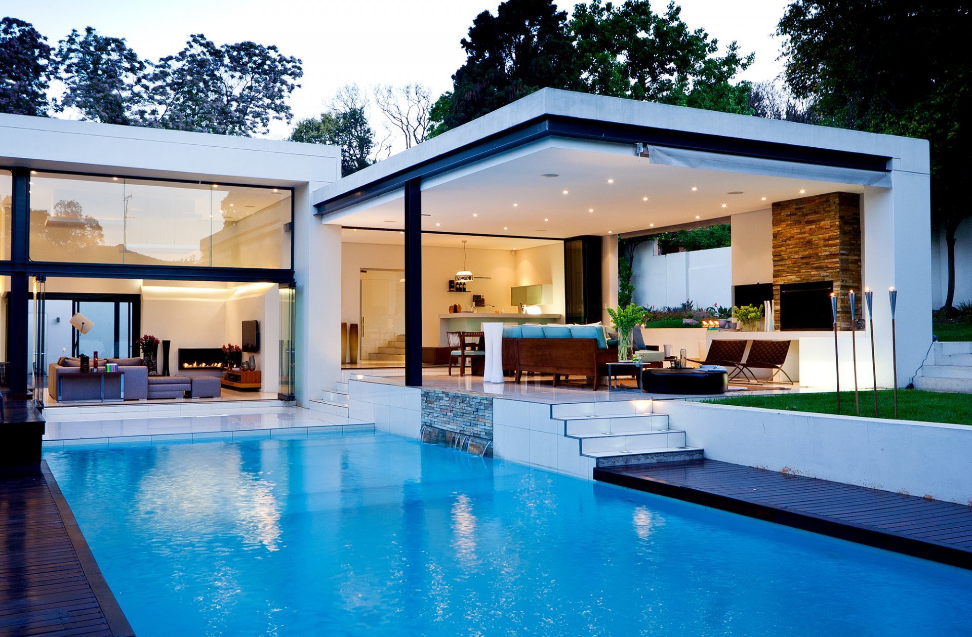Красивые дома с бассейном - 71 фото