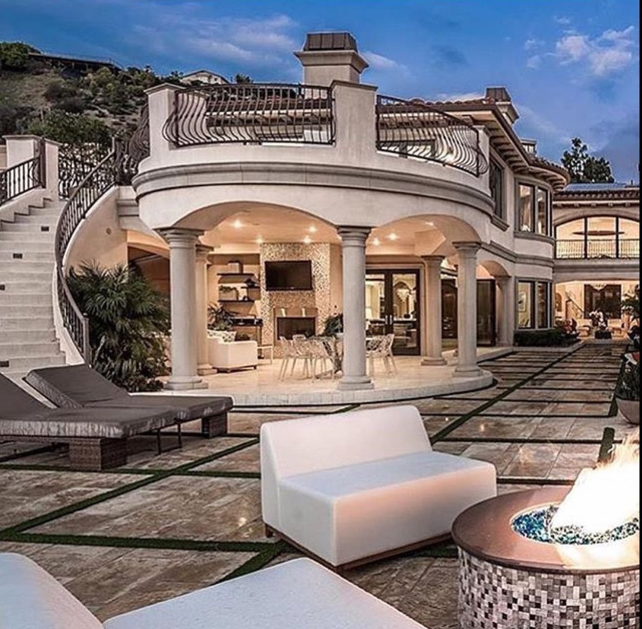 10 роскошных домов миллиардеров (фото)