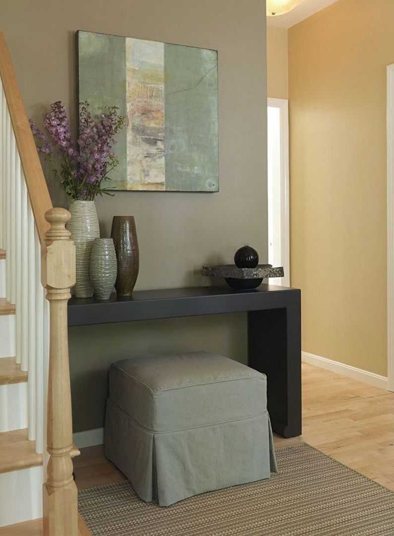 Пуф в прихожей в интерьере