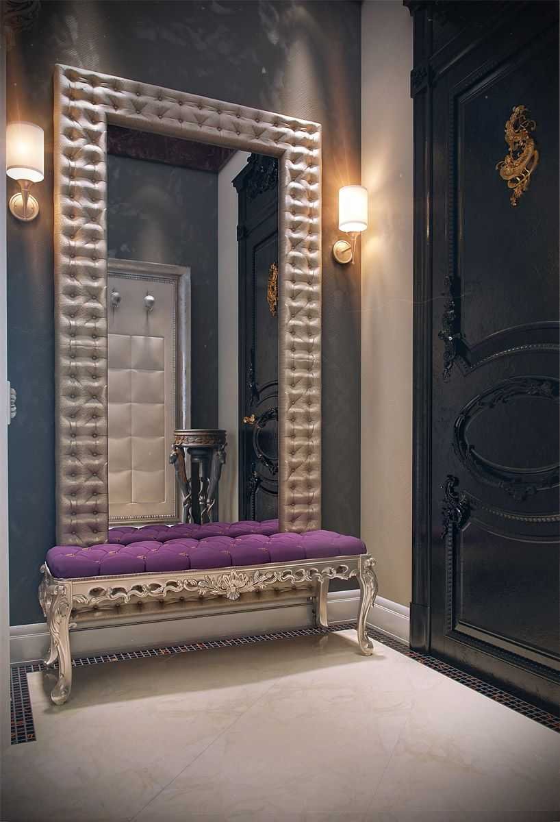 Прихожая с большим зеркалом и банкеткой