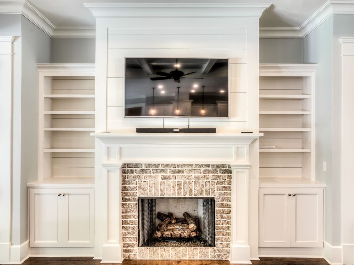 Электрокамин в тумбе