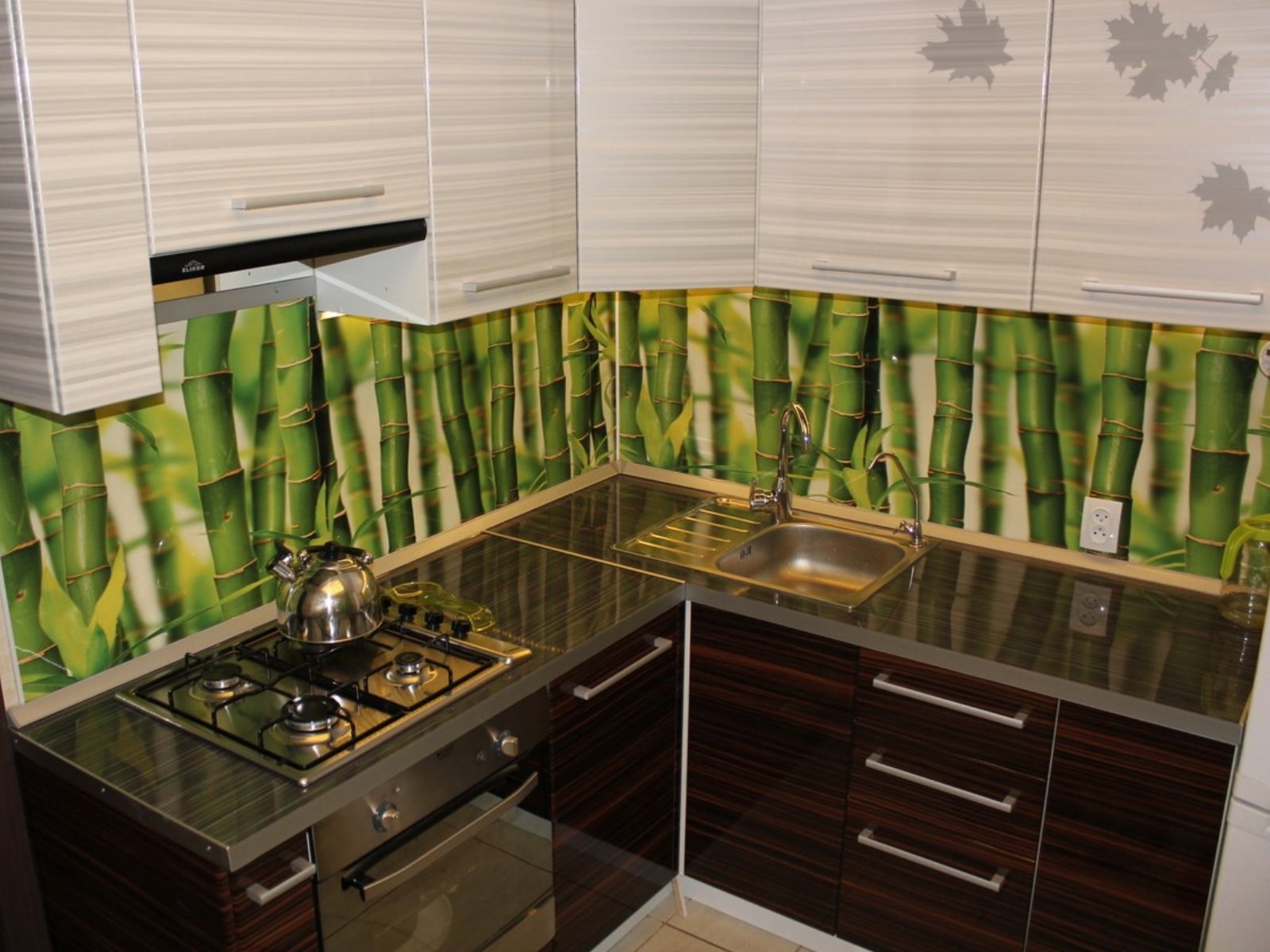 бамбуковое полотно в интерьере кухни