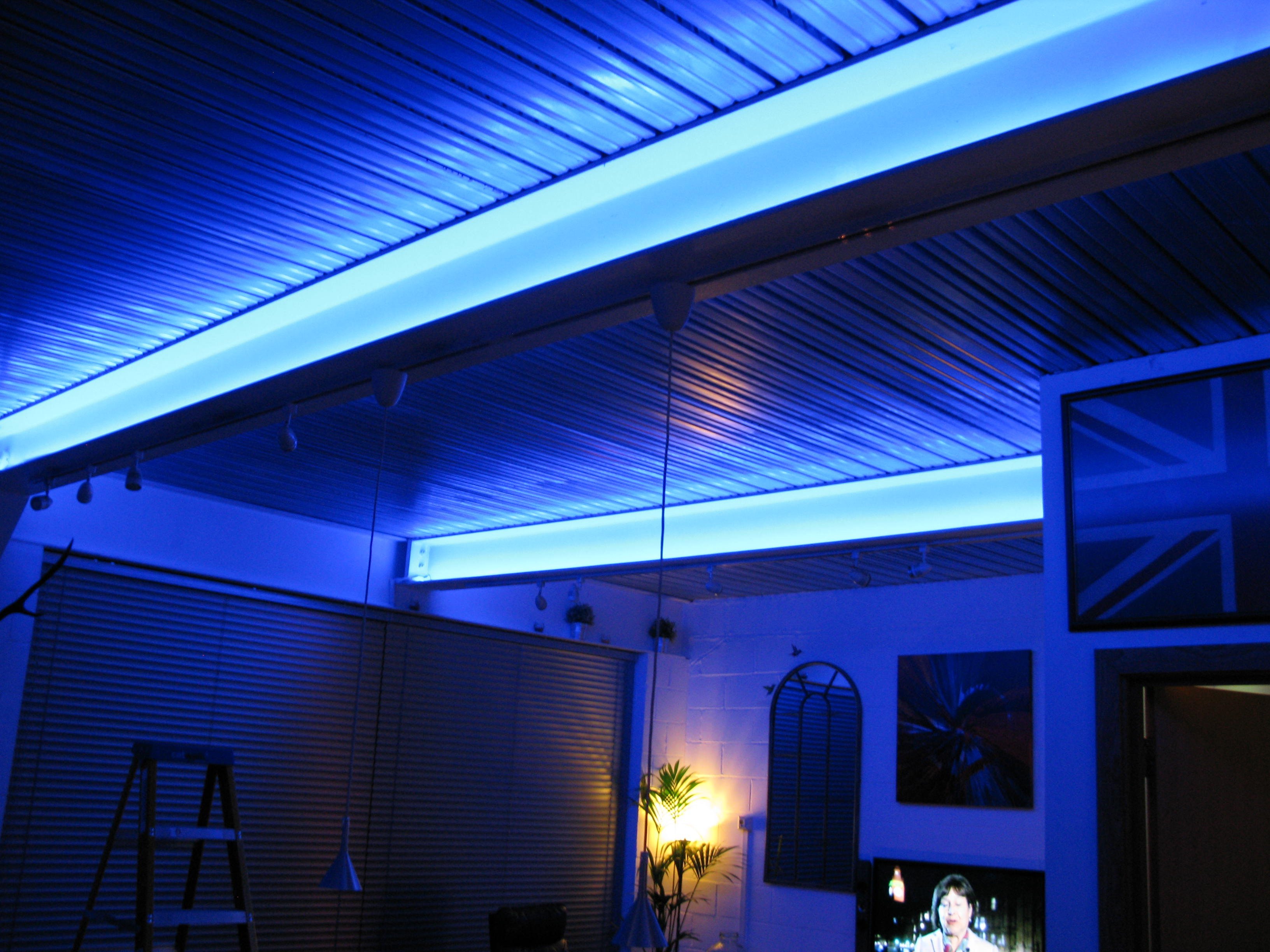 Освещение внутри емкости. Подсветка. Подсветка диодной лентой. Светодиодный потолок. Светодиодная лента на потолок.