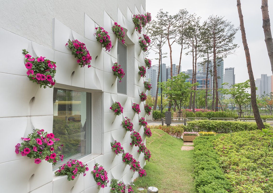 Как украсить дом цветами: 15 красивых идей, 40 примеров