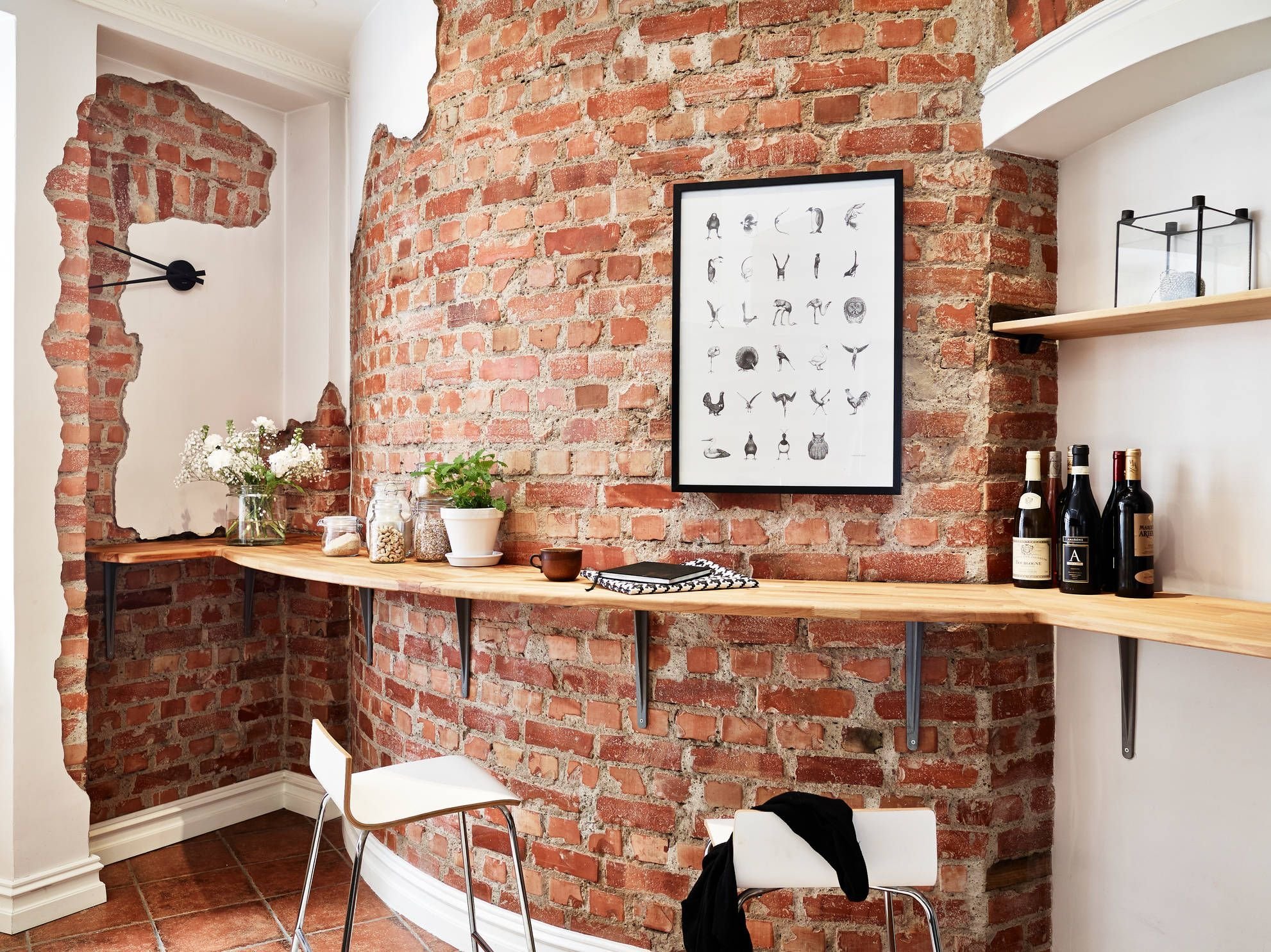 Brick kitchen interior: фотографии