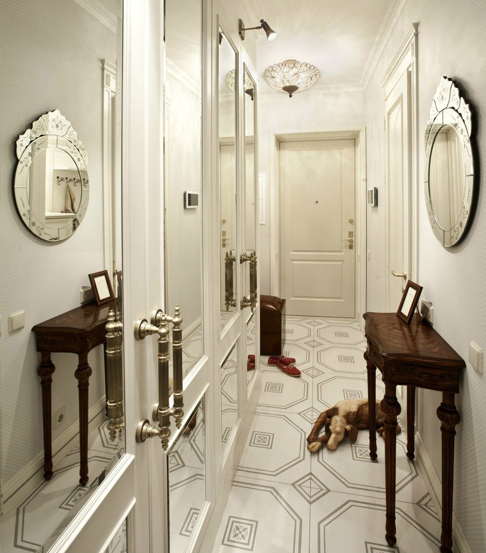 Прихожая в светлых тонах