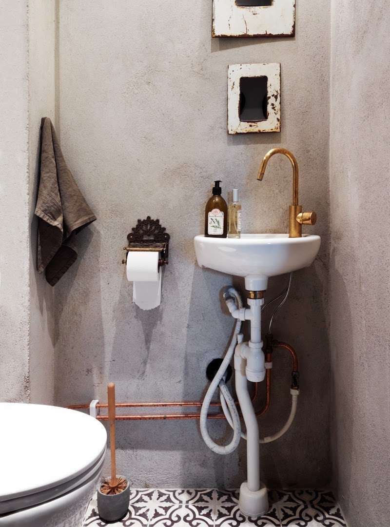 ремонт в туалете дизайн для маленькой площади с трубами