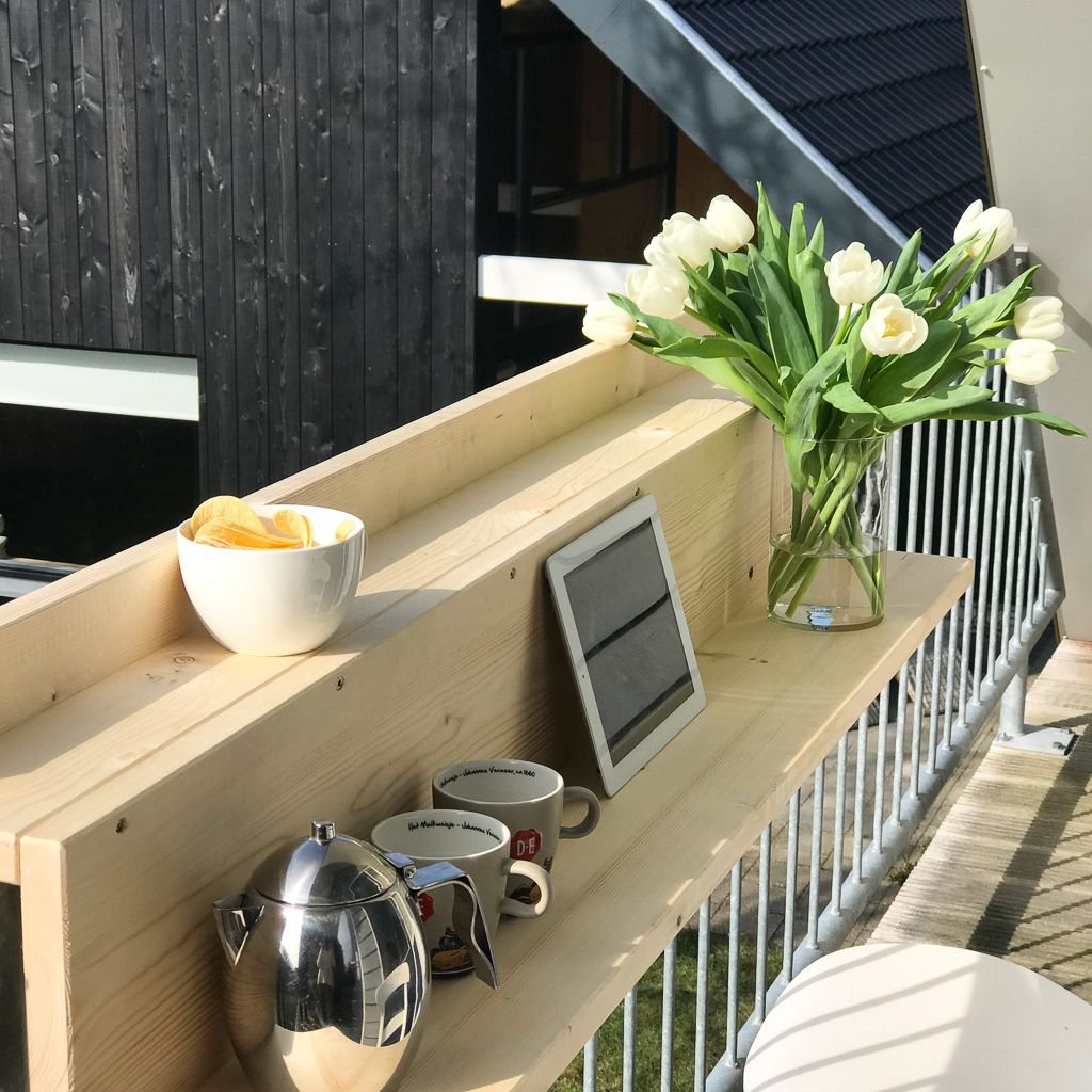 Навесной столик на перила балкона
