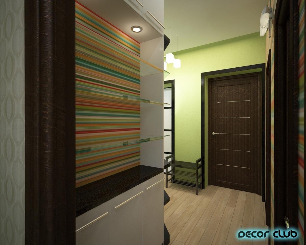 Зеленые обои в прихожей
